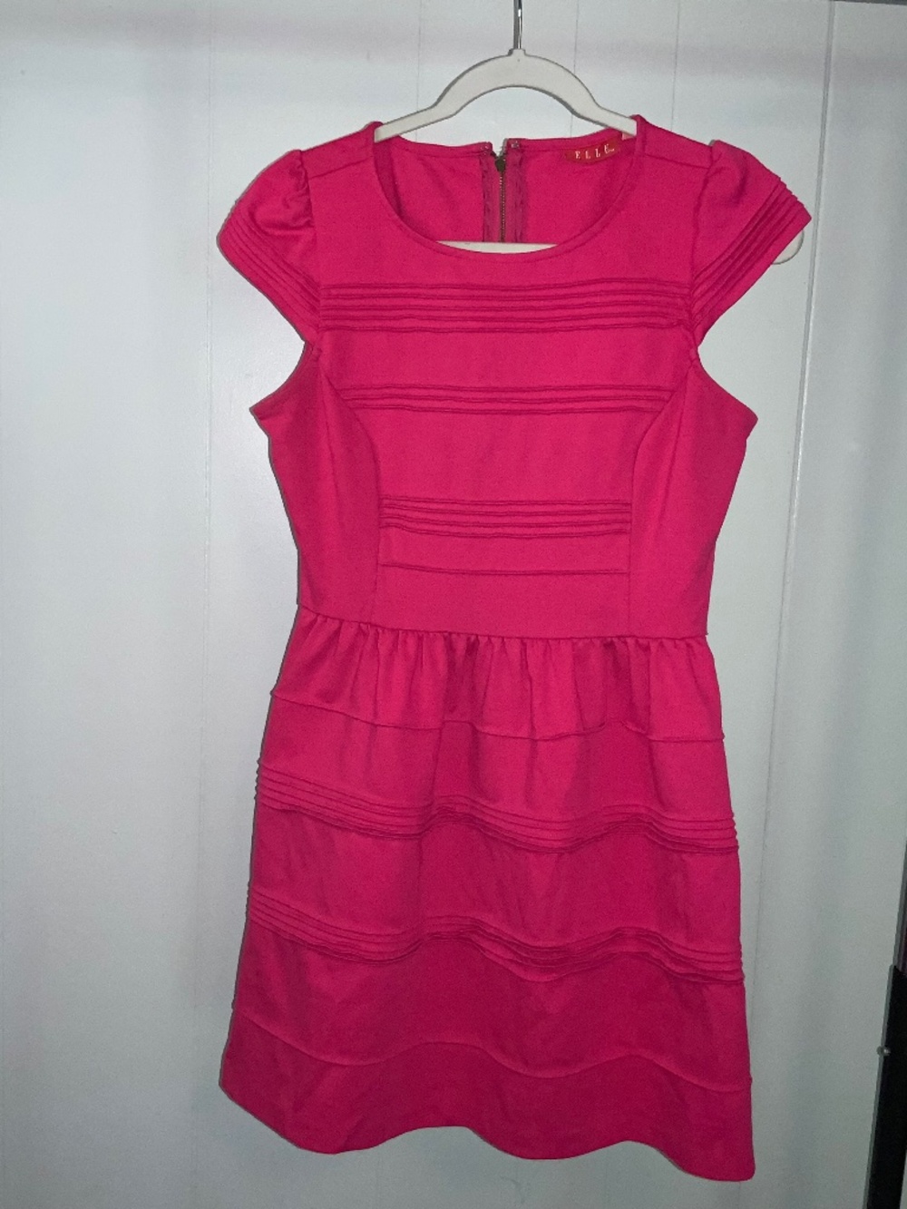 Elle hot pink cap sleeve babydoll mini dress Sz 8 pintuck detail